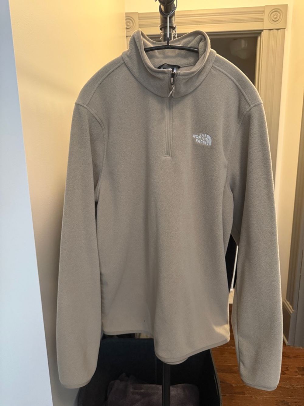The North Face Men's Light Gray Quarter-Zip Fleece Pullover